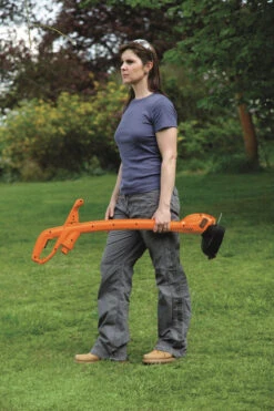 Black & Decker Black+Decker Bump Feed Strimmer 350w 25cm -Pro Tool Hub BDP0140 3 92627.1677085880
